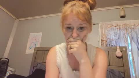 Snapshot of pizzedwife chatting on 06-09-26, 01:28 pizzedwife online show from 06-09-26, 01:28