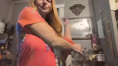 Snapshot of pizzedwife chatting on 07-14-26, 06:35 pizzedwife online show from 07-14-26, 06:35