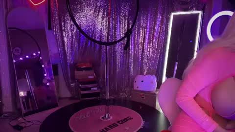 Dumb bimbo fuck doll online show from 09-21-25, 12:23