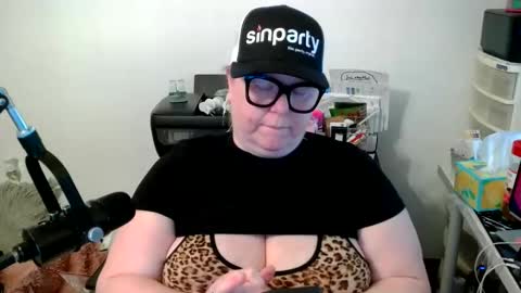 Snapshot of platinumpuzzy chatting on 03-06-25, 06:48 Platinum Puzzy online show from 03-06-25, 06:48