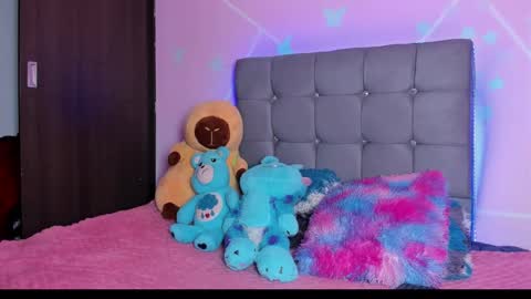 Snapshot of playboy_bunnyy chatting on 09-18-25, 05:37 playboy_bunnyy online show from 09-18-25, 05:37