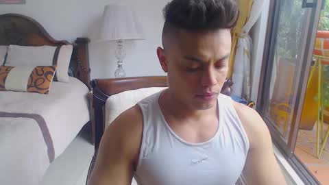 Snapshot of playboy_sex6 chatting on 09-28-25, 05:40 PETER online show from 09-28-25, 05:40