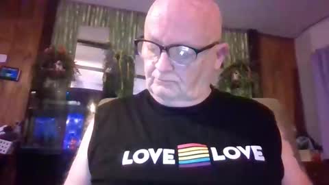 Snapshot of playboychas chatting on 04-06-26, 03:04 chaz online show from 04-06-26, 03:04