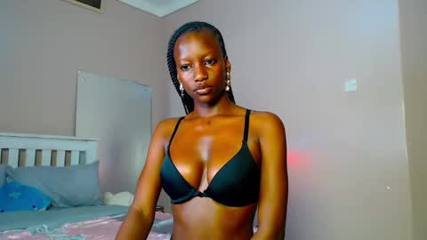 Snapshot of playboypetit chatting on 10-13-25, 07:03 playboypetit online show from 10-13-25, 07:03