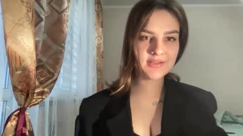Mia online show from 09-30-25, 06:18