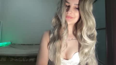 Mia online show from 10-21-25, 08:31
