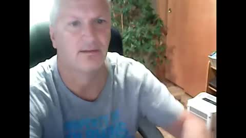 Snapshot of playfulguy4fun chatting on 10-20-25, 04:18 playfulguy4fun online show from 10-20-25, 04:18