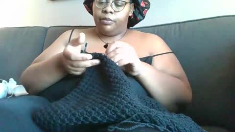 Snapshot of plushbunny420 chatting on 12-14-24, 06:09 Plushbunny420 online show from 12-14-24, 06:09