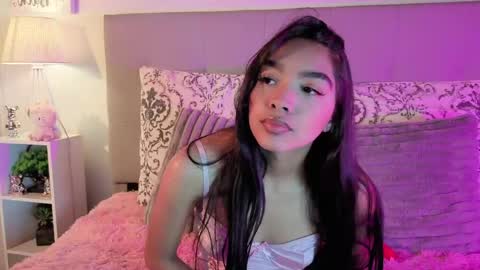 Snapshot of pocahontas_moon chatting on 05-28-26, 03:42 Pocahontas online show from 05-28-26, 03:42