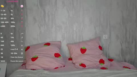 Snapshot of pocet_barbie chatting on 05-07-26, 02:17 Mary online show from 05-07-26, 02:17