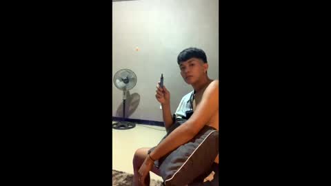 Snapshot of pogsipog chatting on 05-18-26, 04:46 pogsipog online show from 05-18-26, 04:46