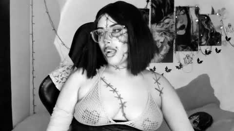 Willow                      Hours 12pm to 630pm Colombian time FRIDAY AND SUNDAY FREE DAYS online show from 10-18-25, 05:46