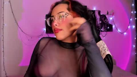 Willow                      Hours 12pm to 630pm Colombian time FRIDAY AND SUNDAY FREE DAYS online show from 11-05-25, 05:24