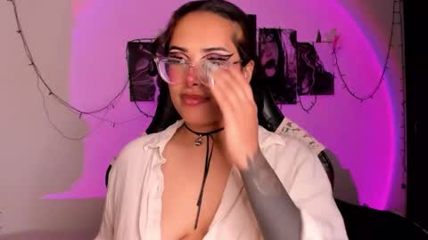 Willow                      Hours 12pm to 630pm Colombian time FRIDAY AND SUNDAY FREE DAYS online show from 11-26-25, 05:36