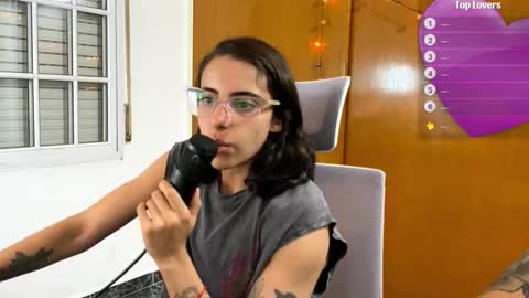 Snapshot of poisonivybb chatting on 02-19-26, 11:23 Poison Ivy online show from 02-19-26, 11:23