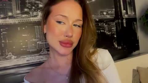 Snapshot of poli_molly chatting on 02-23-26, 07:33 Angelic online show from 02-23-26, 07:33
