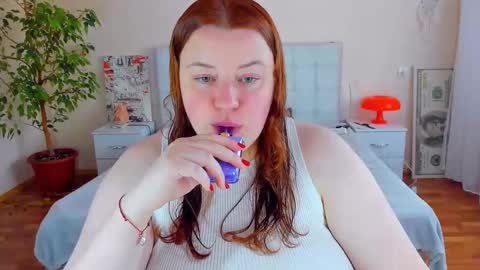 Snapshot of polinasallivan chatting on 04-28-26, 02:33 Polina online show from 04-28-26, 02:33