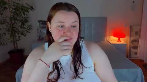 Snapshot of polinasallivan chatting on 05-21-26, 04:58 Polina online show from 05-21-26, 04:58