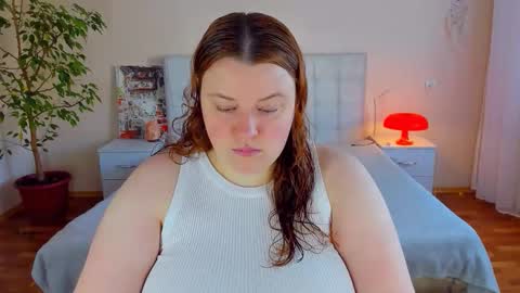 Snapshot of polinasallivan chatting on 05-24-26, 02:44 Polina online show from 05-24-26, 02:44