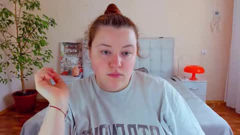 Snapshot of polinasallivan chatting on 05-25-26, 12:44 Polina online show from 05-25-26, 12:44