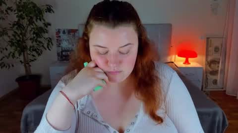 Snapshot of polinasallivan chatting on 06-15-26, 07:38 Polina online show from 06-15-26, 07:38