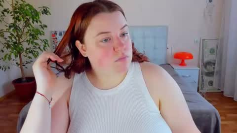 Snapshot of polinasallivan chatting on 06-16-26, 02:30 Polina online show from 06-16-26, 02:30