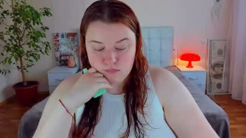 Snapshot of polinasallivan chatting on 06-18-26, 02:54 Polina online show from 06-18-26, 02:54