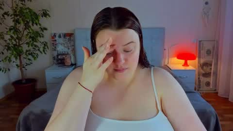 Snapshot of polinasallivan chatting on 06-21-26, 03:36 Polina online show from 06-21-26, 03:36