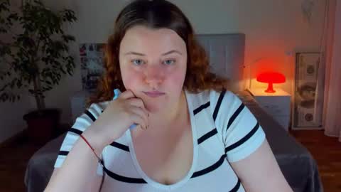 Snapshot of polinasallivan chatting on 07-09-26, 06:34 Polina online show from 07-09-26, 06:34