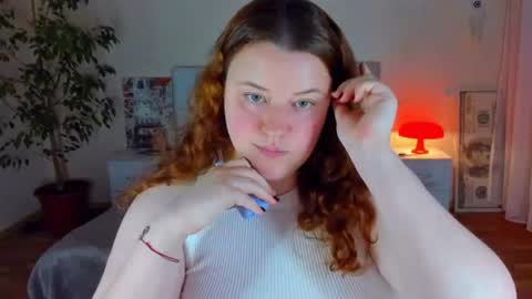 Snapshot of polinasallivan chatting on 07-19-26, 08:56 Polina online show from 07-19-26, 08:56