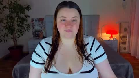Snapshot of polinasallivan chatting on 07-27-26, 05:09 Polina online show from 07-27-26, 05:09