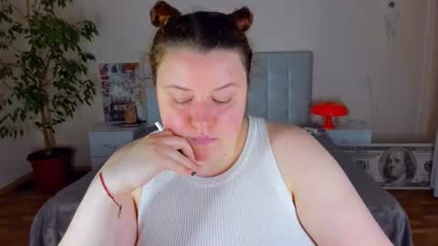 Snapshot of polinasallivan chatting on 07-29-26, 11:14 Polina online show from 07-29-26, 11:14