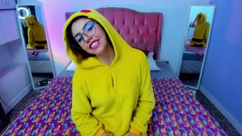 Mia online show from 05-08-26, 12:54