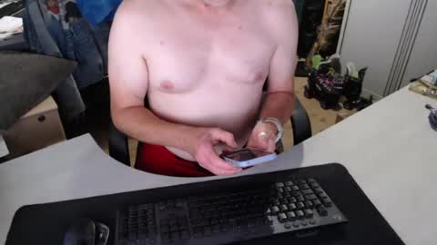 Snapshot of poodledude chatting on 07-19-26, 04:38 Dave online show from 07-19-26, 04:38