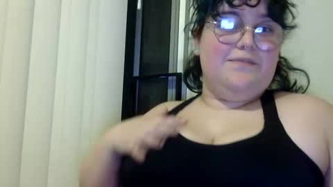 Snapshot of poodlemischief99 chatting on 11-13-25, 02:32 poodlemischief99 online show from 11-13-25, 02:32