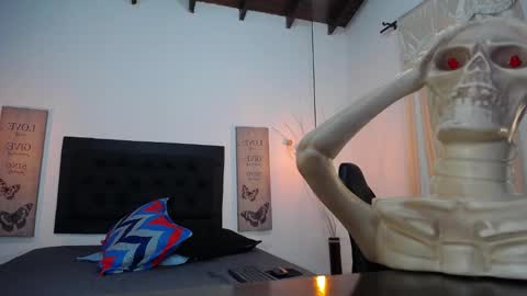Snapshot of pool_vega chatting on 10-20-25, 12:27 pool online show from 10-20-25, 12:27