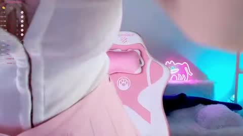 Snapshot of poompoompeach_ chatting on 07-01-26, 05:42 Alice online show from 07-01-26, 05:42