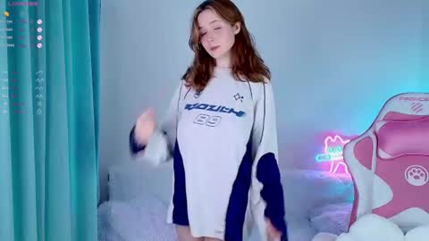 Snapshot of poompoompeach_ chatting on 07-06-26, 06:54 Alice online show from 07-06-26, 06:54