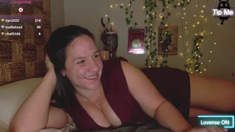 Snapshot of pooncahantits chatting on 10-02-25, 12:06 Emily at Home online show from 10-02-25, 12:06