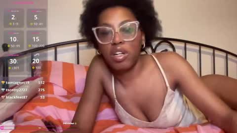 Snapshot of popasprincess chatting on 06-01-26, 02:35 princess online show from 06-01-26, 02:35