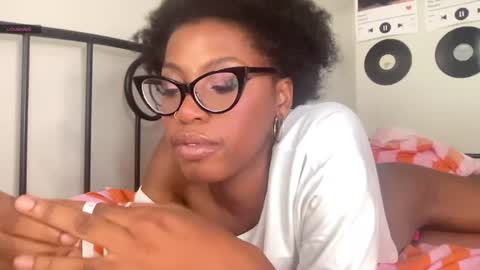 Snapshot of popasprincess chatting on 06-17-26, 07:15 princess online show from 06-17-26, 07:15