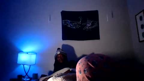 popoutmama online show from 12-31-24, 08:15