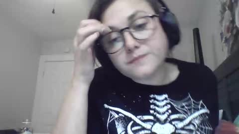 Poppy Stax online show from 10-22-25, 01:28