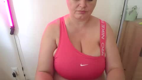 Snapshot of pornbusty chatting on 07-22-26, 07:00 MelissOfficial online show from 07-22-26, 07:00