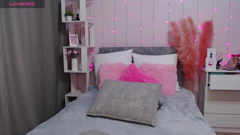 Snapshot of pornogirlx chatting on 02-26-25, 05:20 Masha  online show from 02-26-25, 05:20