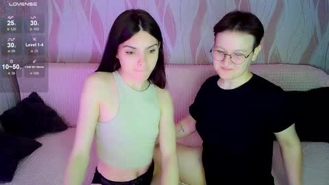 Snapshot of pornostendup chatting on 09-20-25, 07:15 Ana and Tati online show from 09-20-25, 07:15