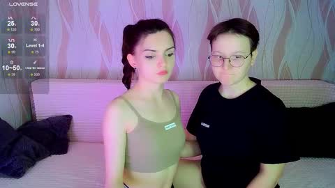 Snapshot of pornostendup chatting on 10-03-25, 08:06 Ana and Tati online show from 10-03-25, 08:06