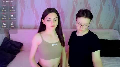 Snapshot of pornostendup chatting on 10-13-25, 11:27 Ana and Tati online show from 10-13-25, 11:27