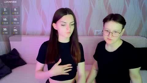 Snapshot of pornostendup chatting on 10-19-25, 08:09 Ana and Tati online show from 10-19-25, 08:09