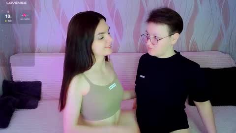 Snapshot of pornostendup chatting on 11-26-25, 09:49 Ana and Tati online show from 11-26-25, 09:49